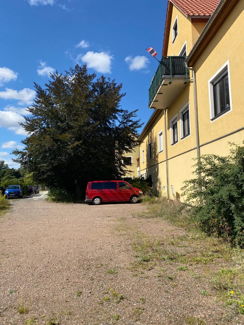 Parkplatz direkt neben dem Studiogebäude